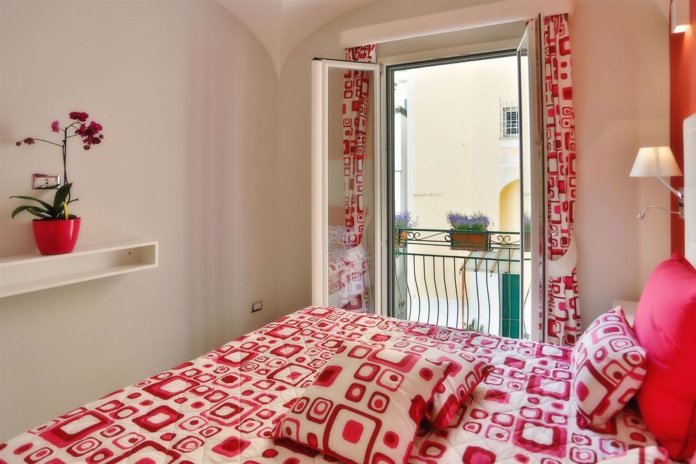 Amalfi Apartments Design Centro Storico Luaran gambar