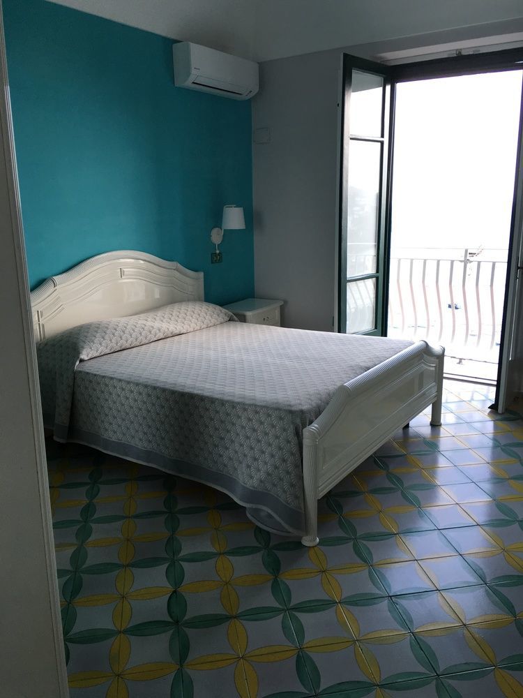 Amalfi Apartments Design Centro Storico Luaran gambar