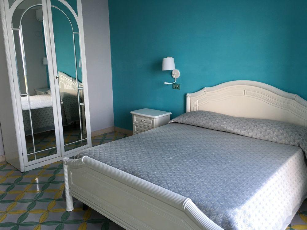 Amalfi Apartments Design Centro Storico Luaran gambar