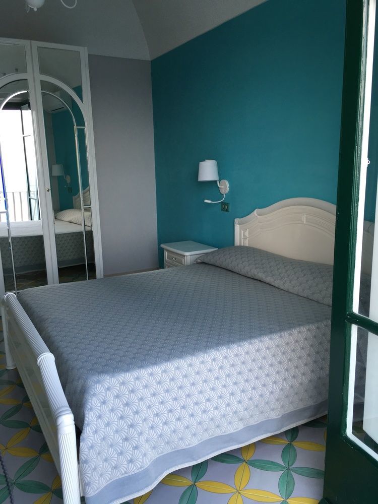 Amalfi Apartments Design Centro Storico Luaran gambar