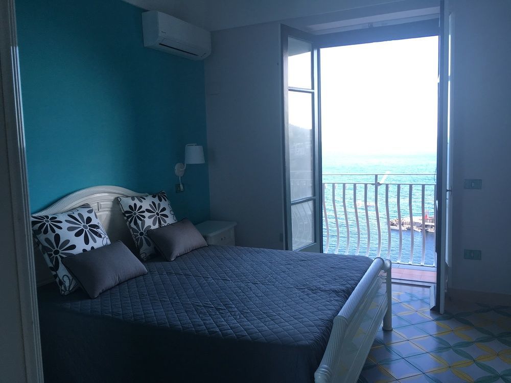 Amalfi Apartments Design Centro Storico Luaran gambar