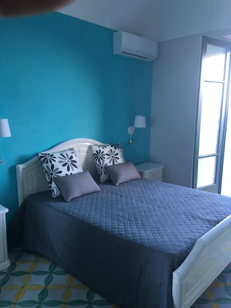 Amalfi Apartments Design Centro Storico Luaran gambar